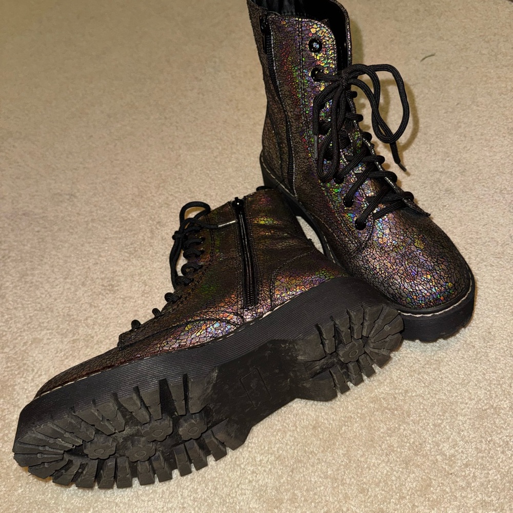 ✨🩶🌈Holographic Silver Combat Boots🪐💫✨ - Picture 5 of 13